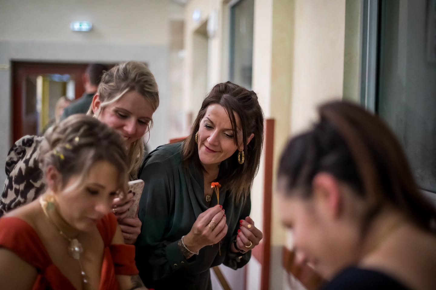 Vous voir sélectionner vos fleurs avec soin et toujours me demander si ça pourrait être joli !